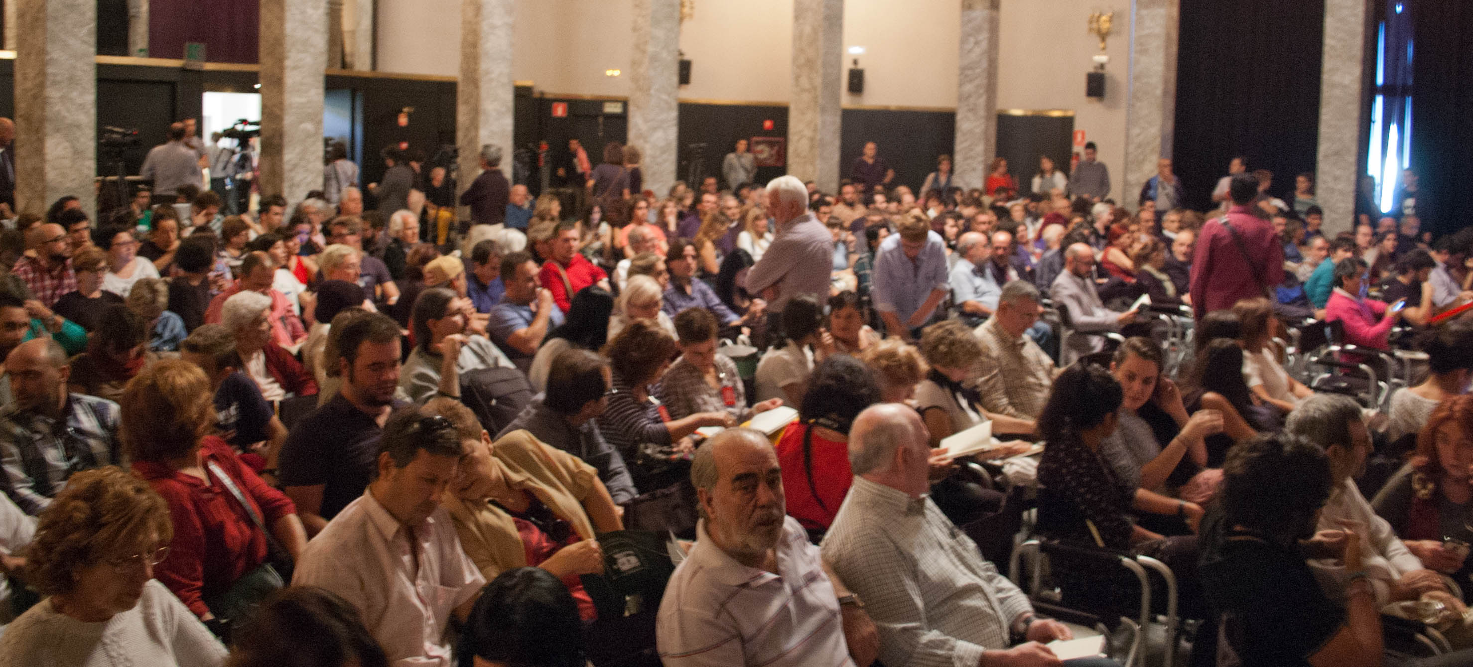 Más de 400 personas asistieron a la presentación.