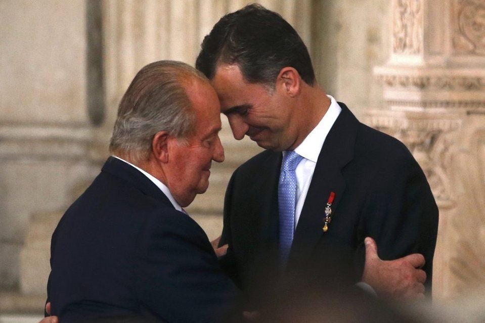 El-Rey-Juan-Carlos-abraza-a-su_54409164120_54028874188_960_639