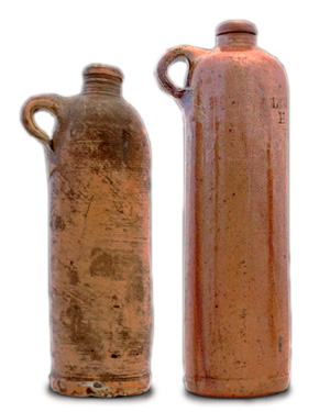 Vasijas de barro, como estas antiguas muestras procedentes de la destilería escocesa Bols, se emplean todavía para embotellar la ginebra